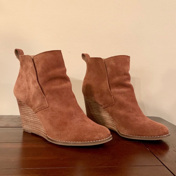 yoniana wedge bootie